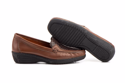 Kiowa Mujer Piel Marrón Cuña - 3