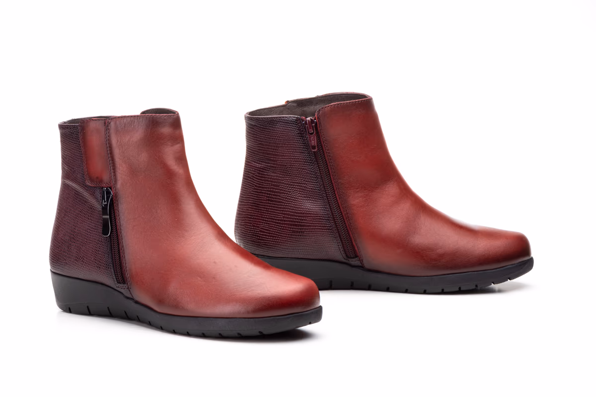 Botín Mujer Piel Burdeos Grabado Cuña