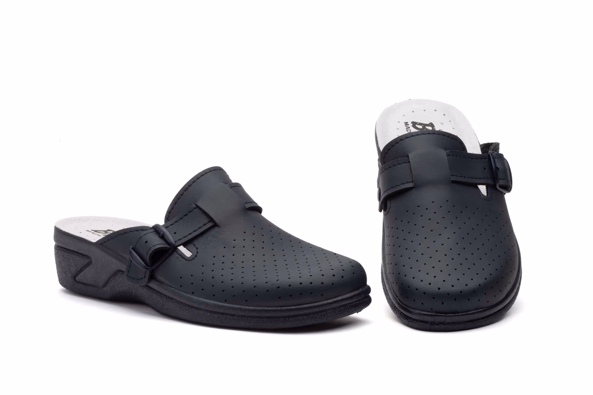 Zuecos Mujer Piel Azul Perforado Hebilla BioUp