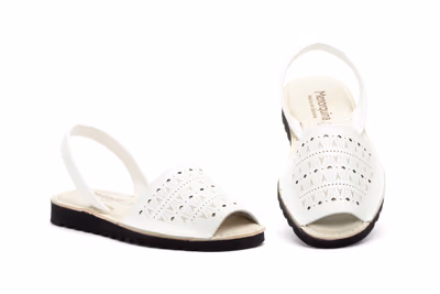 Menorquinas Mujer Piel Blanco Láser