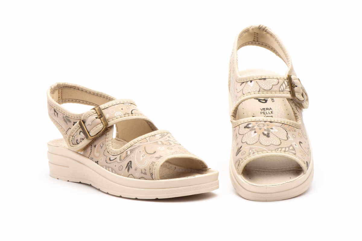 Zuecos Mujer Beige Hebilla